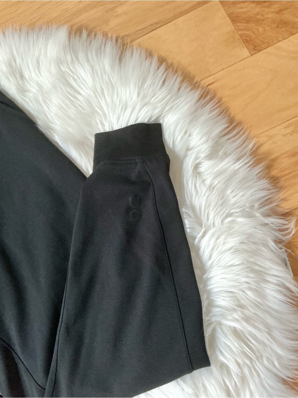 On Running Black Men's Joggers with Drawstring Waist Size XXL - Picture 4 of 6